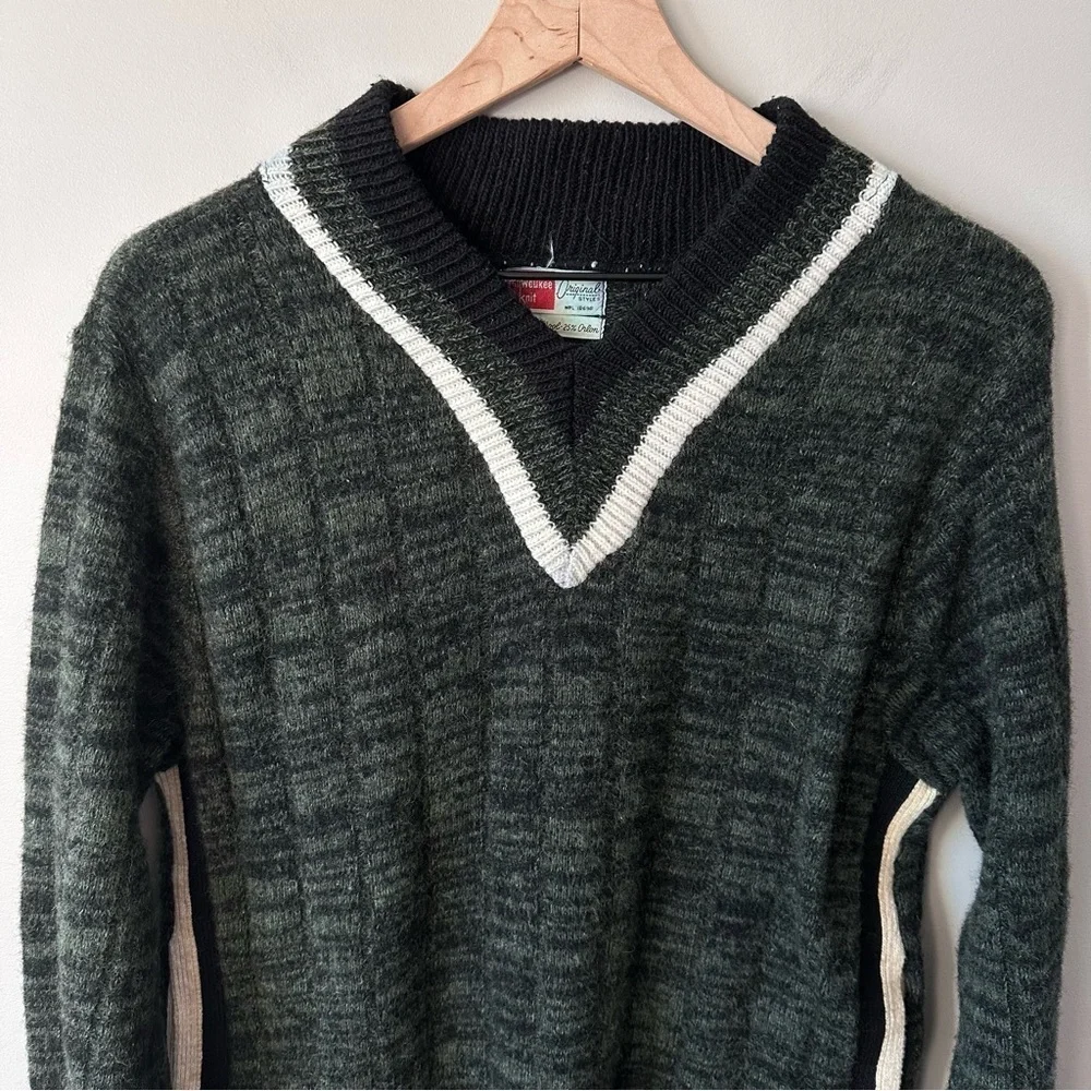 Milwaukee Knits Vintage 50s 60s  Sz M Wool Orlon Sweater Pockets Cricket Vneck